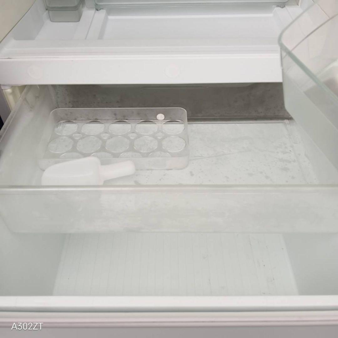 送料設置無料　東芝　自動製氷機能付き大型冷蔵庫　330L