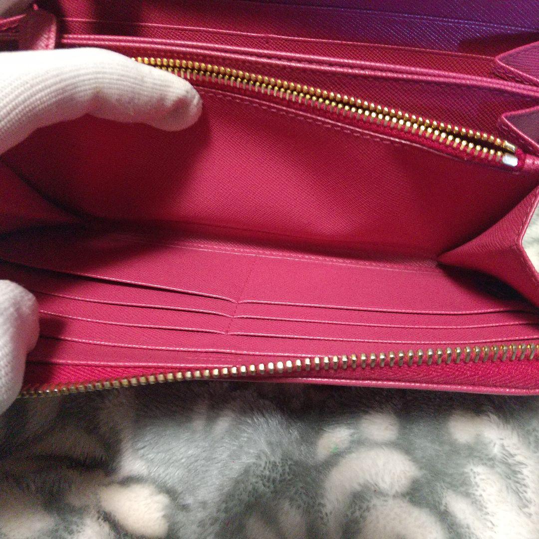 PRADAサフィアーノラウンドファスナー 長財布ピンク系