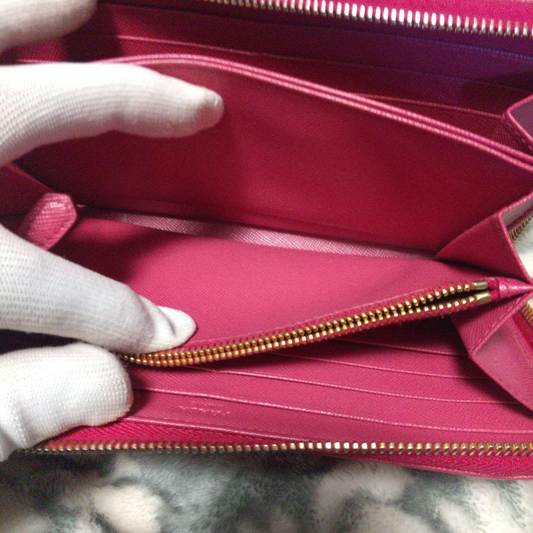 PRADAサフィアーノラウンドファスナー 長財布ピンク系