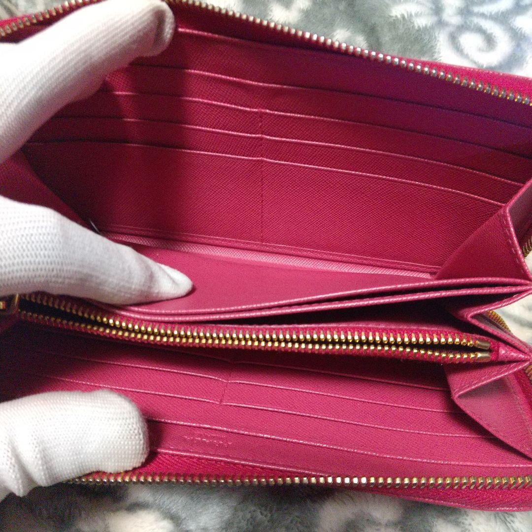 PRADAサフィアーノラウンドファスナー 長財布ピンク系