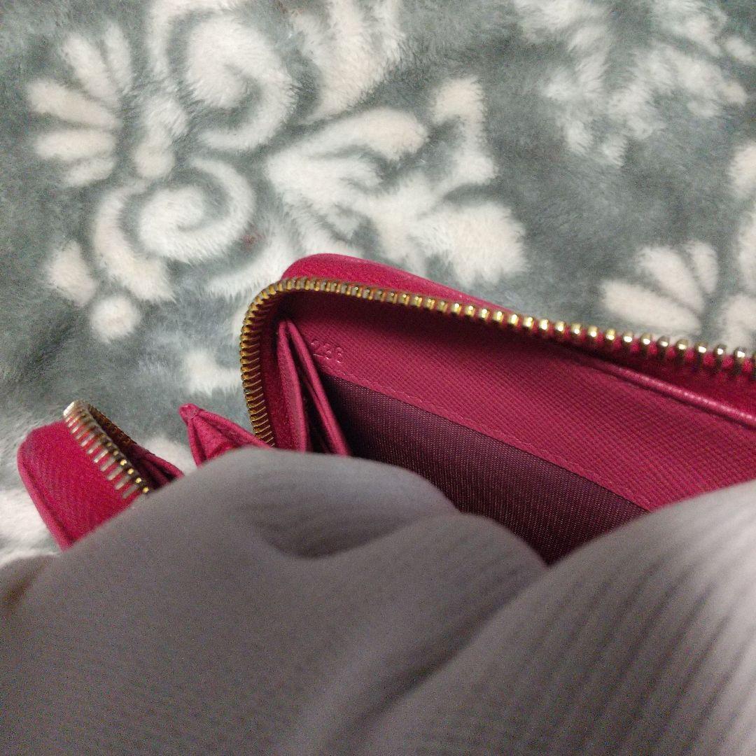 PRADAサフィアーノラウンドファスナー 長財布ピンク系