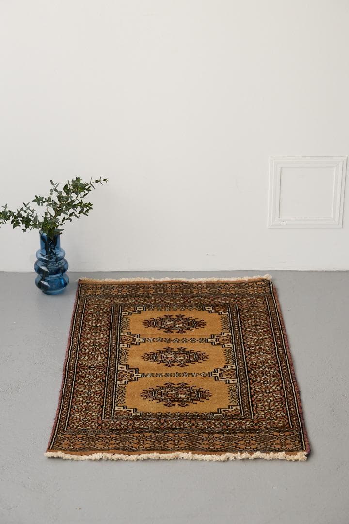 ヴィンテージラグ　トライバルラグ　パキスタン産（93×60cm）アース　黃　茶