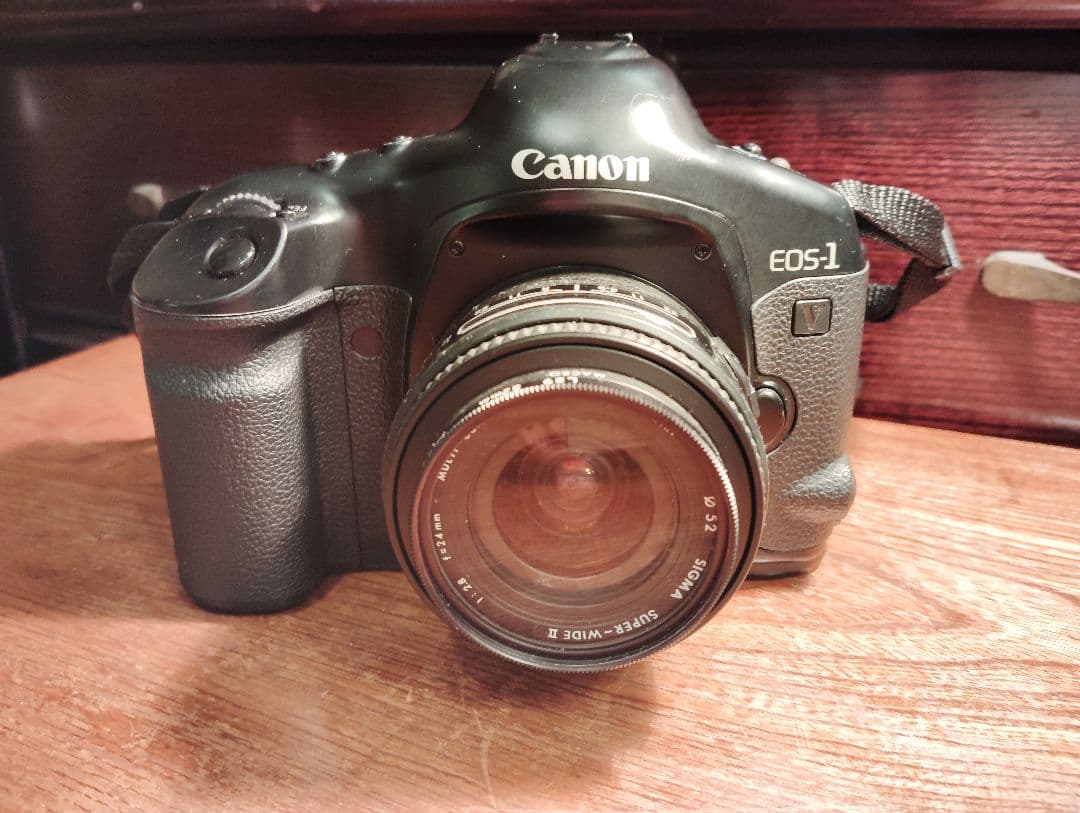 Canon EOS-1Ｖ フィルム一眼レフカメラ