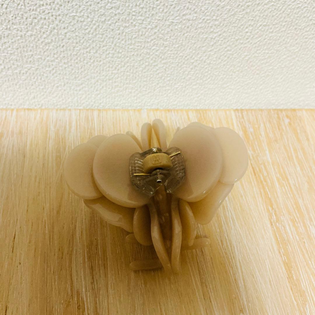 Alexandre de paris カメリアクリップ　ベージュ