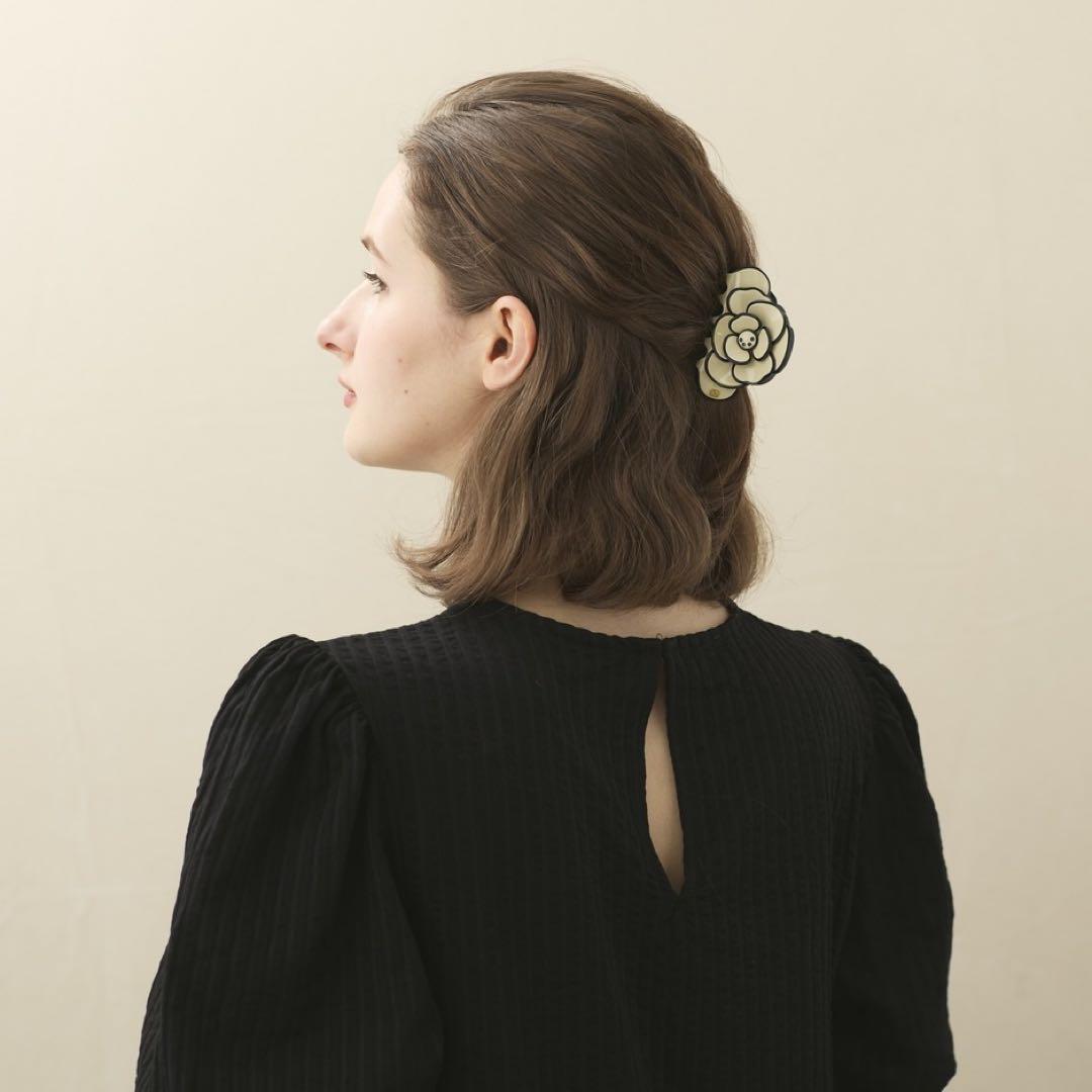 Alexandre de paris カメリアクリップ　ベージュ