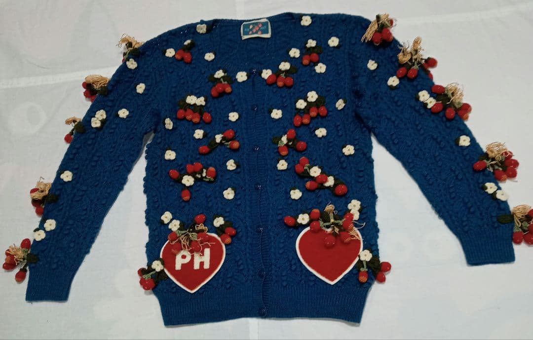 s*o様 ピンクハウス ニットカーディガン いちご・ハートモチーフ付き 青