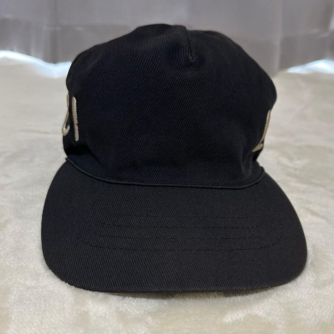 GUCCI ブラックキャップ LOVED刺繍 L59 ベースボールキャップ 帽子