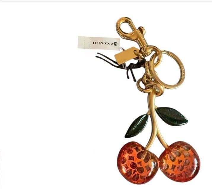 新品未使用コーチチャームチェリーシグネチャーキーホルダーレディースメンズ送料無料