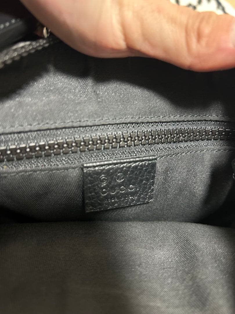 GUCCI ブラック GGパターン ショルダーバッグ