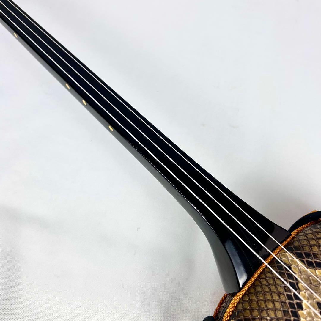 【美品】沖縄三線 本革 蛇革 ハードケース付 付属品多数 三味線