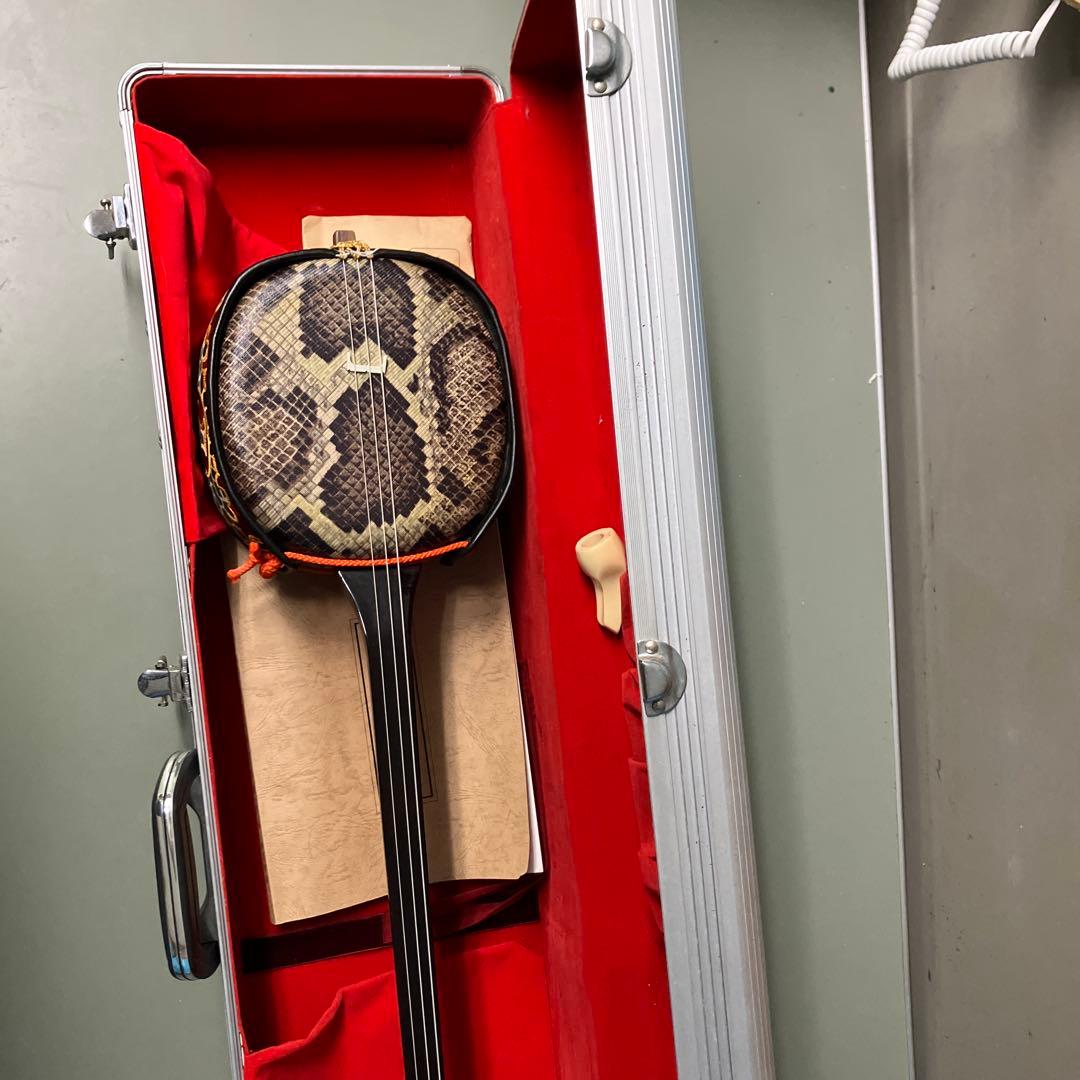 沖縄三味線　アルミハードケース付き　三線