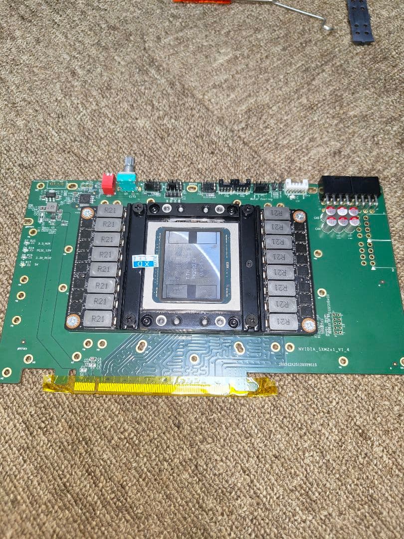 Tesla V100 32GB+SXM2→PCIE変換+RTX4090冷却機構