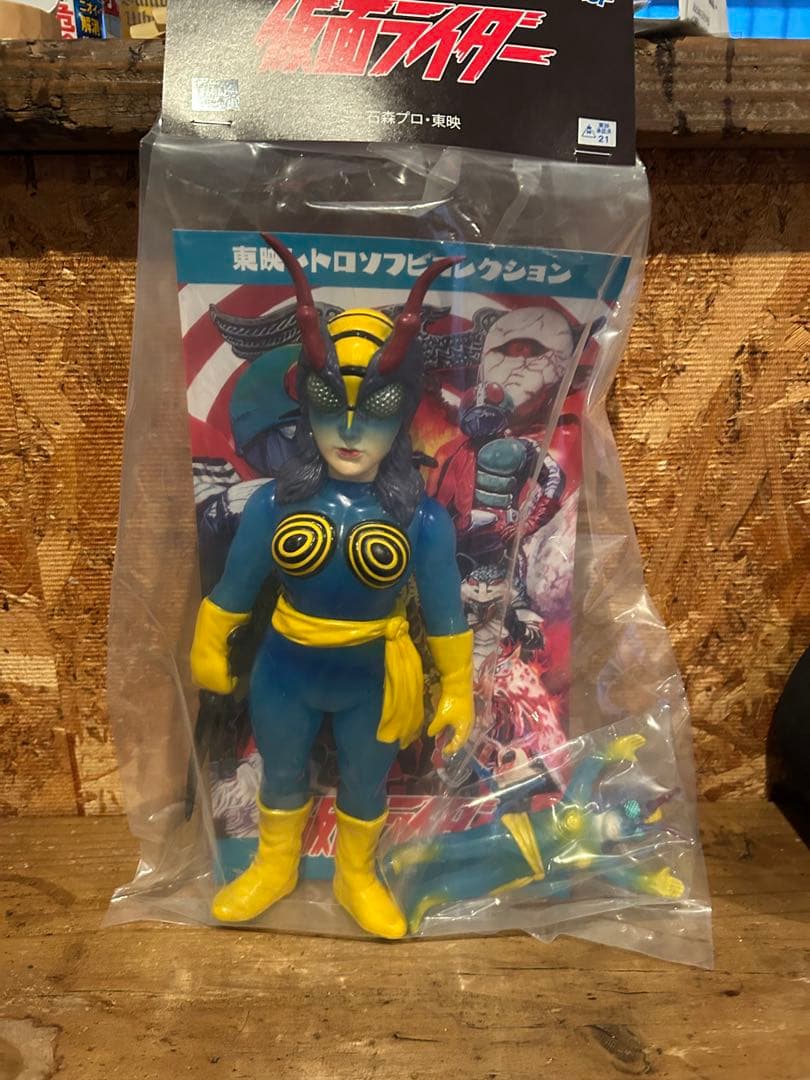 東映レトロソフビコレクション　蜂女　ソフビ