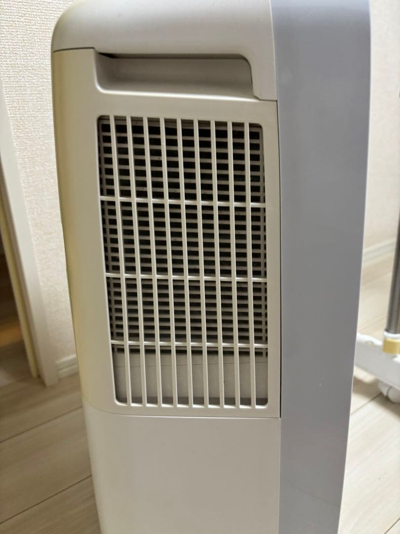 衣類除湿機　コンパクトクール　SHARP 除湿機