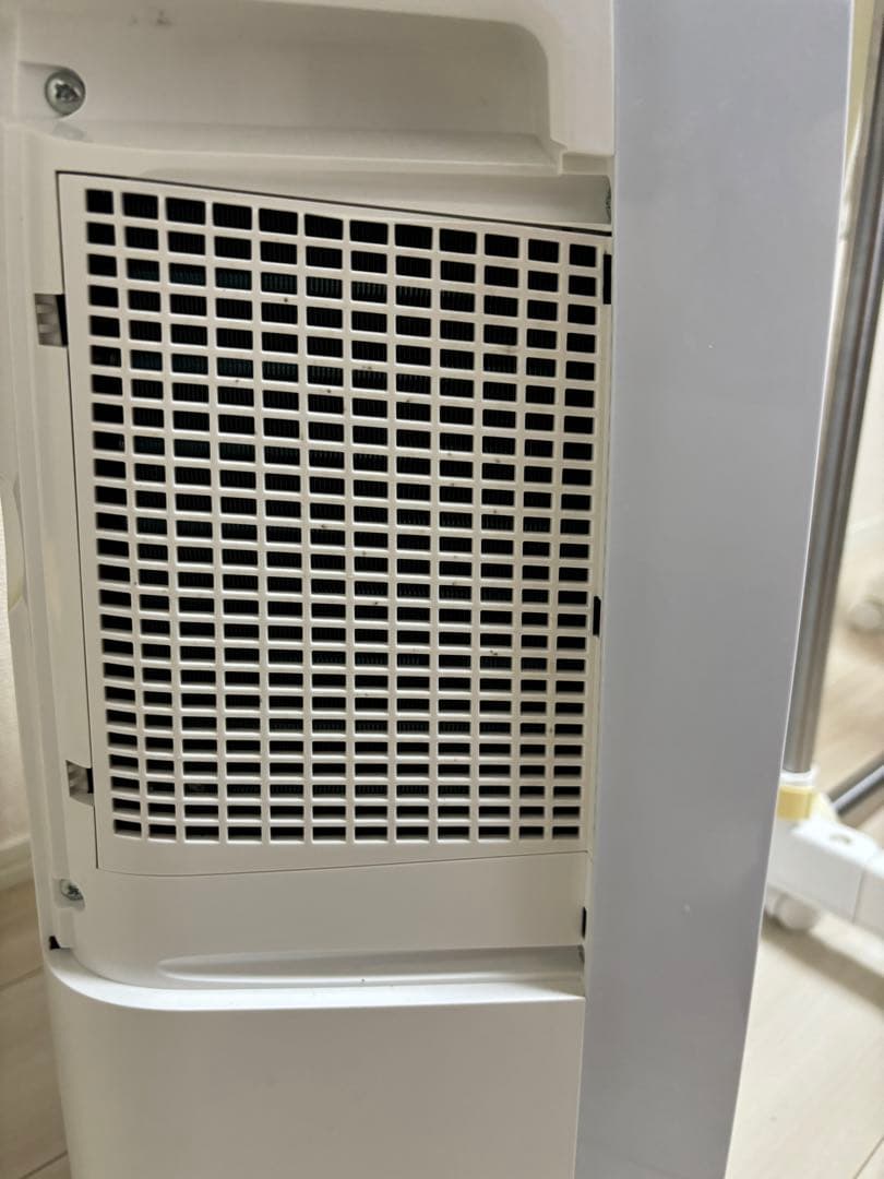 衣類除湿機　コンパクトクール　SHARP 除湿機