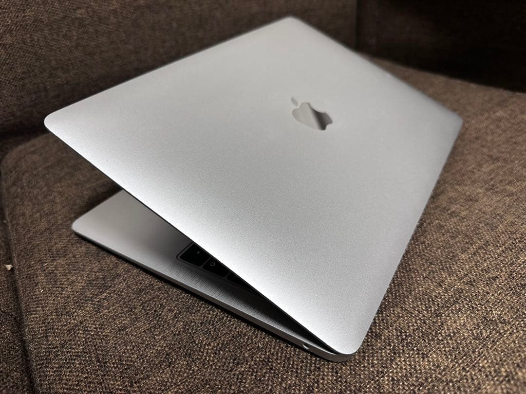 MacBook Air 2018 メモリー　16GB i5 office永続版