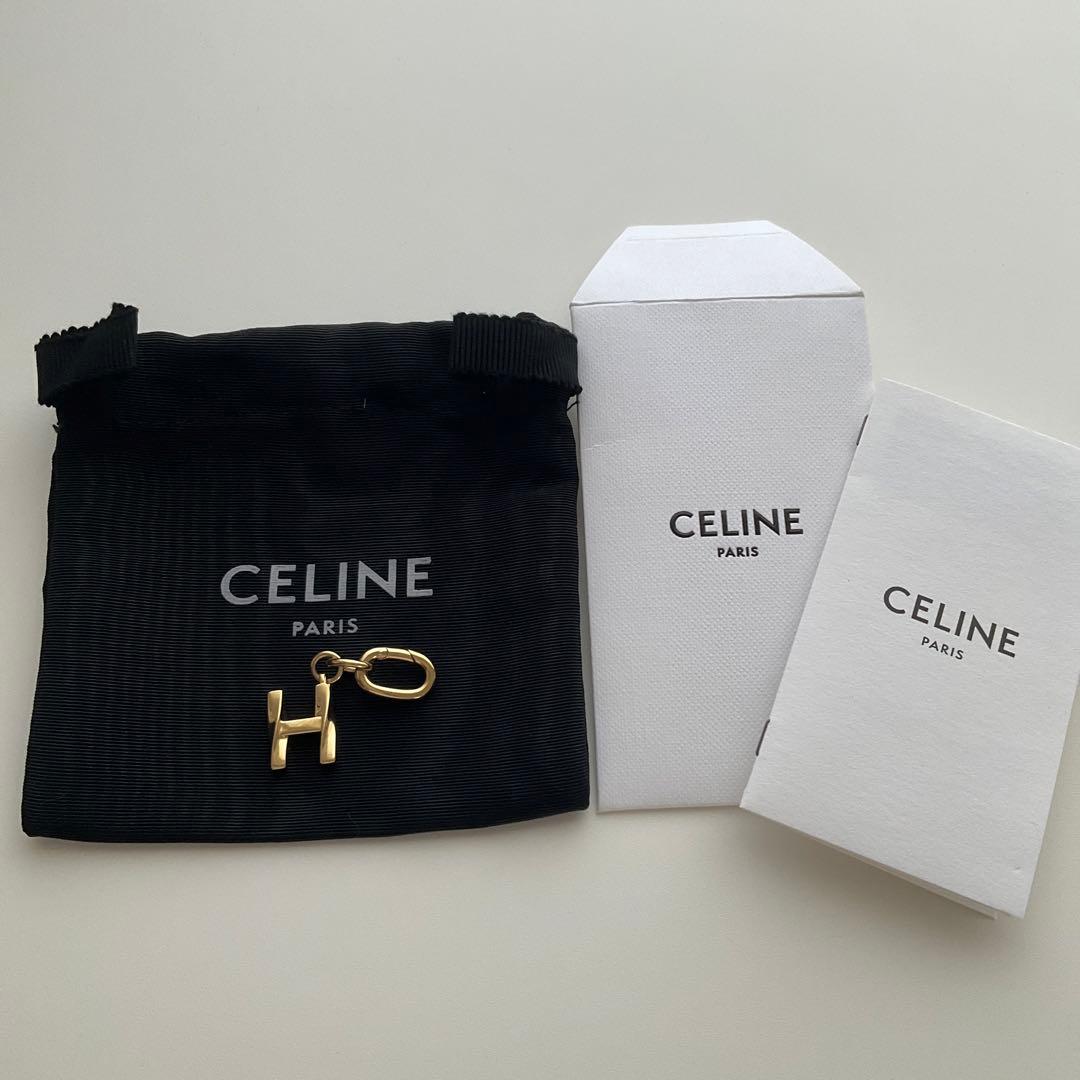 セリーヌ　ブラス　イニシャル　チャーム　H