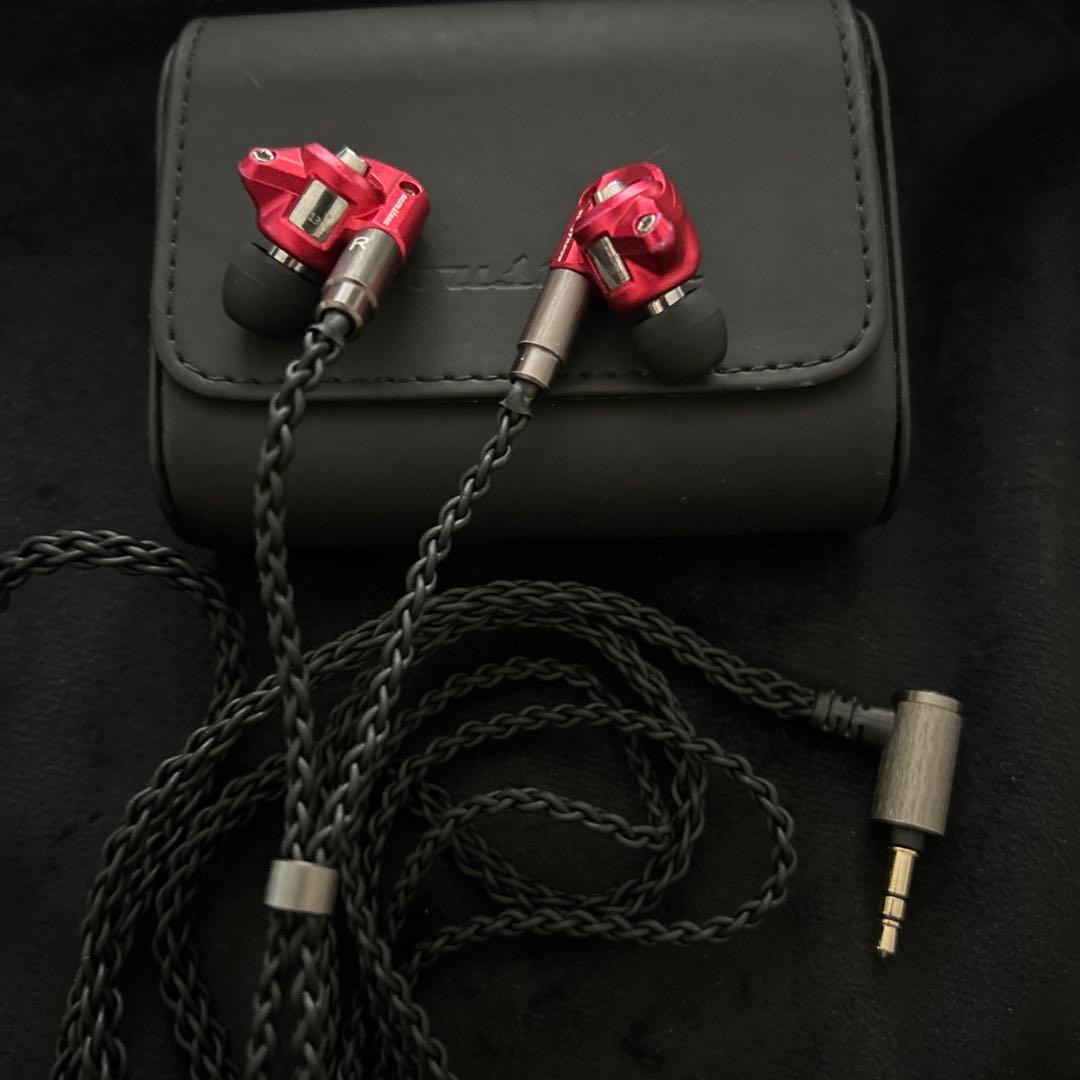 リケーブル可能インイヤーイヤフォン　HS1300SS