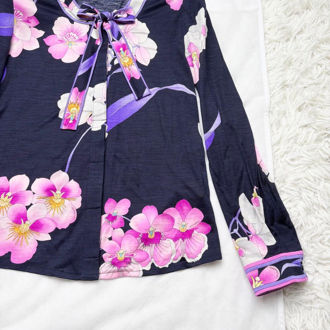 レオナール シルク混 ボウタイ花柄ブラウス トリム 長袖 比翼ボタン 胡蝶蘭 L