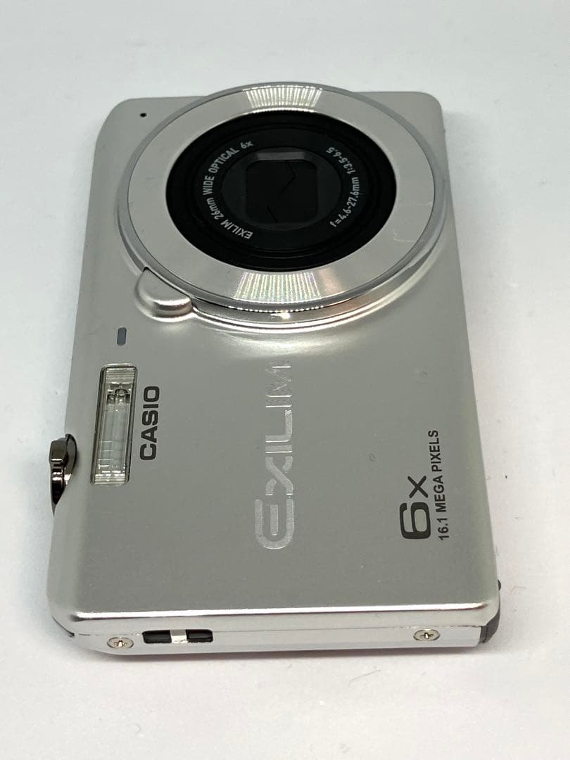 【美品】CASIO カシオ EXILIM EX-Z880 シルバー デジカメ