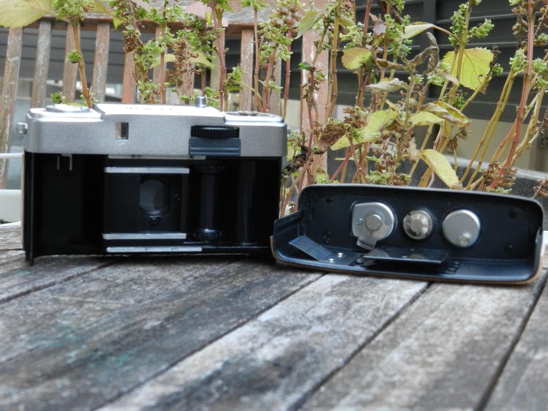 本革　ベージュ　OLYMPUS-PEN EE-S ハーフフレームフィルムカメラ