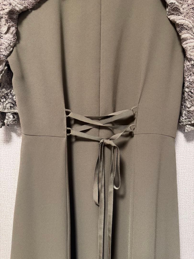 【AIMER】レースケープ風スリーブフィット＆フレアドレス/カーキ/Mサイズ