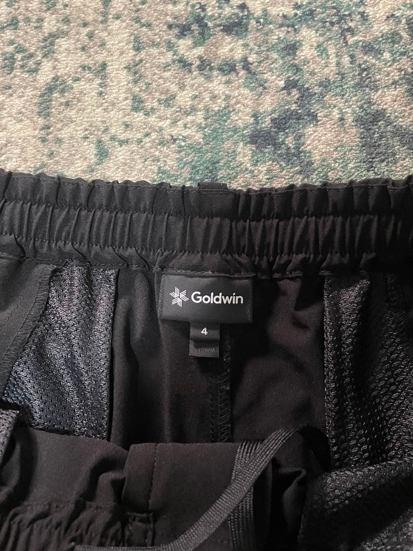 Goldwin ブラックショートパンツ サイズ4