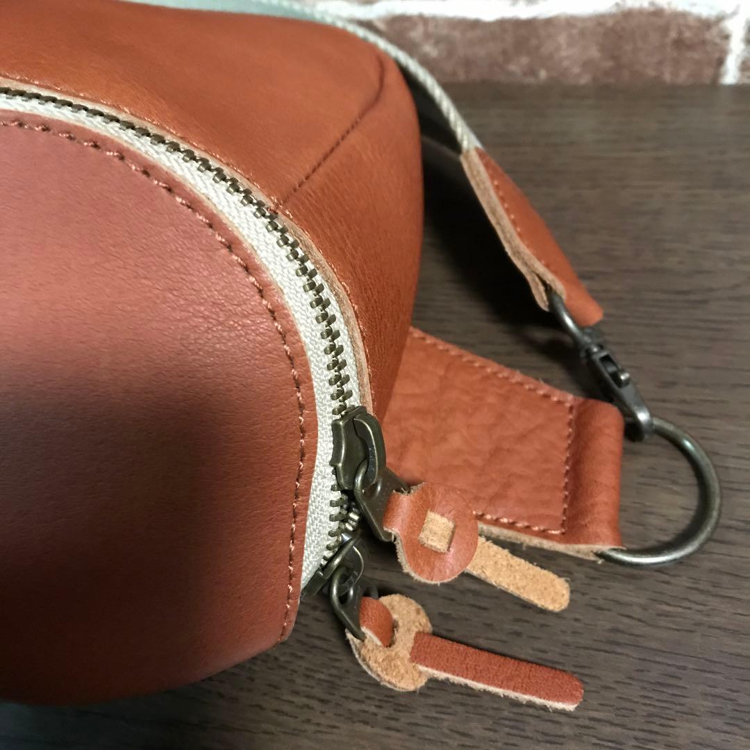 kanmi ボディーバッグ　ブラウン