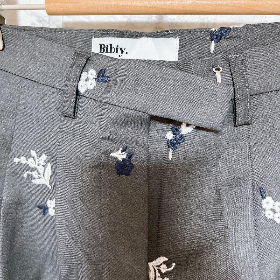 B. GARDEN SHORT PANTS ビビィ ガーデン