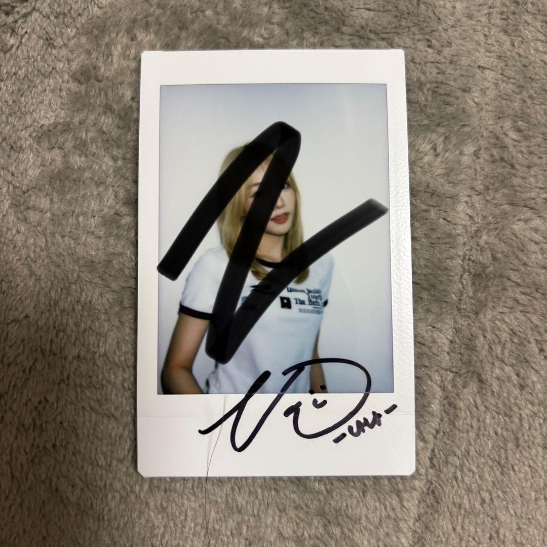 WOOAH ナナ 直筆サイン入り ポラロイド