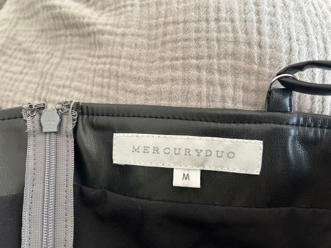 フェイクレザービスチェドッキングキャミワンピース