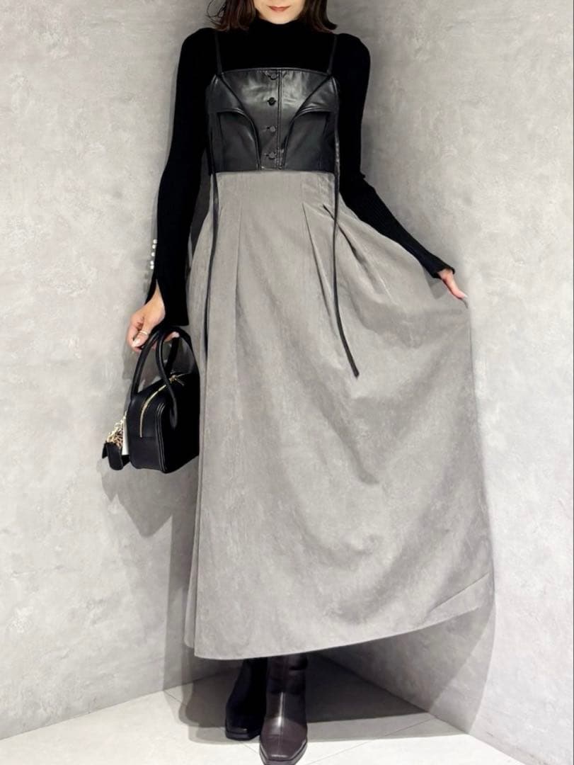 フェイクレザービスチェドッキングキャミワンピース