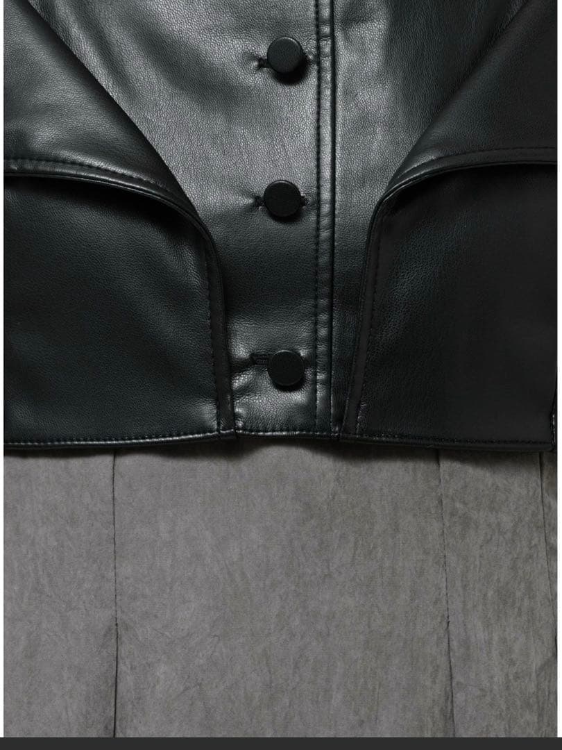 フェイクレザービスチェドッキングキャミワンピース