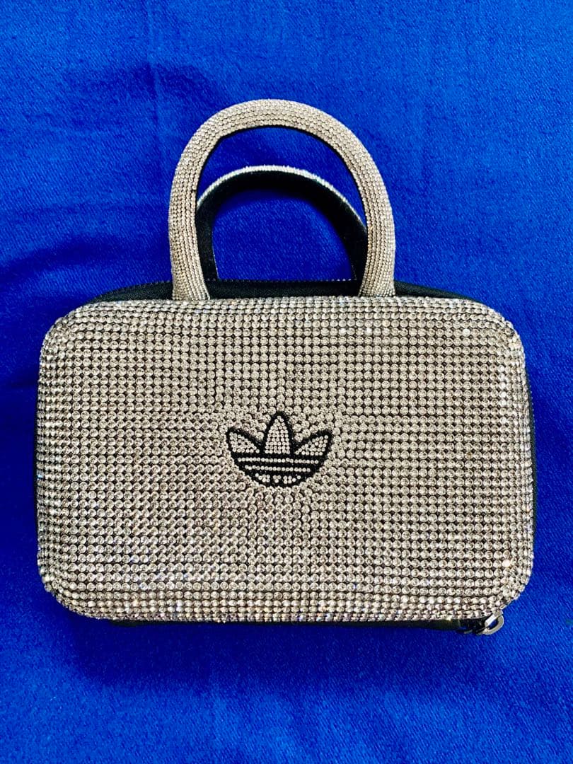 アディダス　adidas ラインストーンクラッチバッグ　完売品