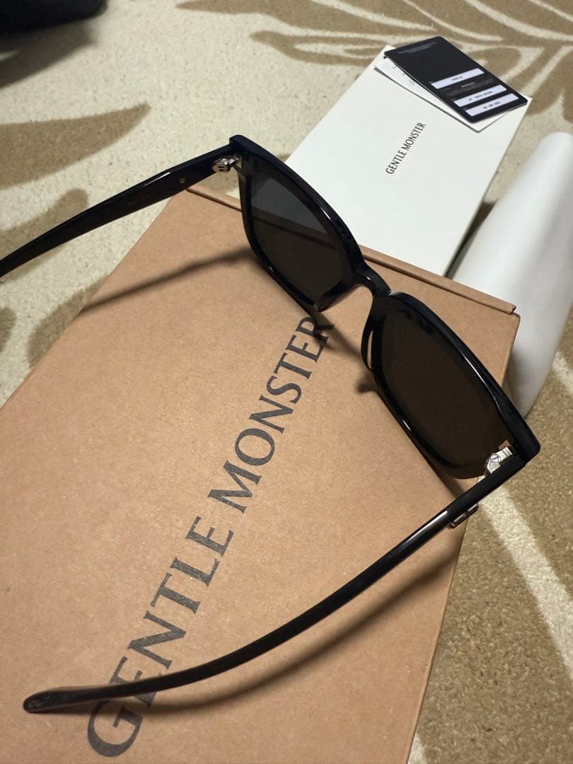 GENTLE MONSTER DEAR-01 ブラックサングラス