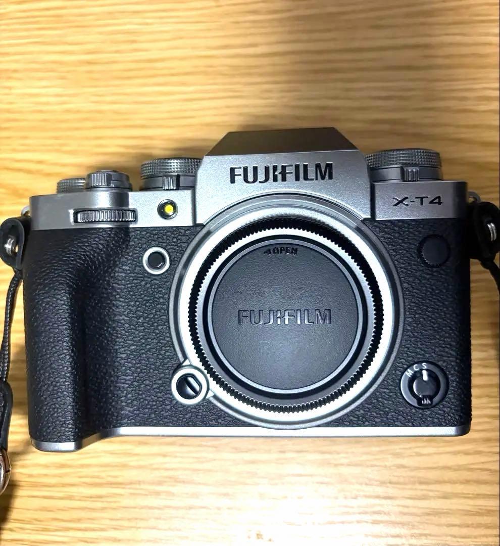 ア*イ様 Fujifilm X-T4 シルバー 付属品完備　ミラーレス一眼 本体