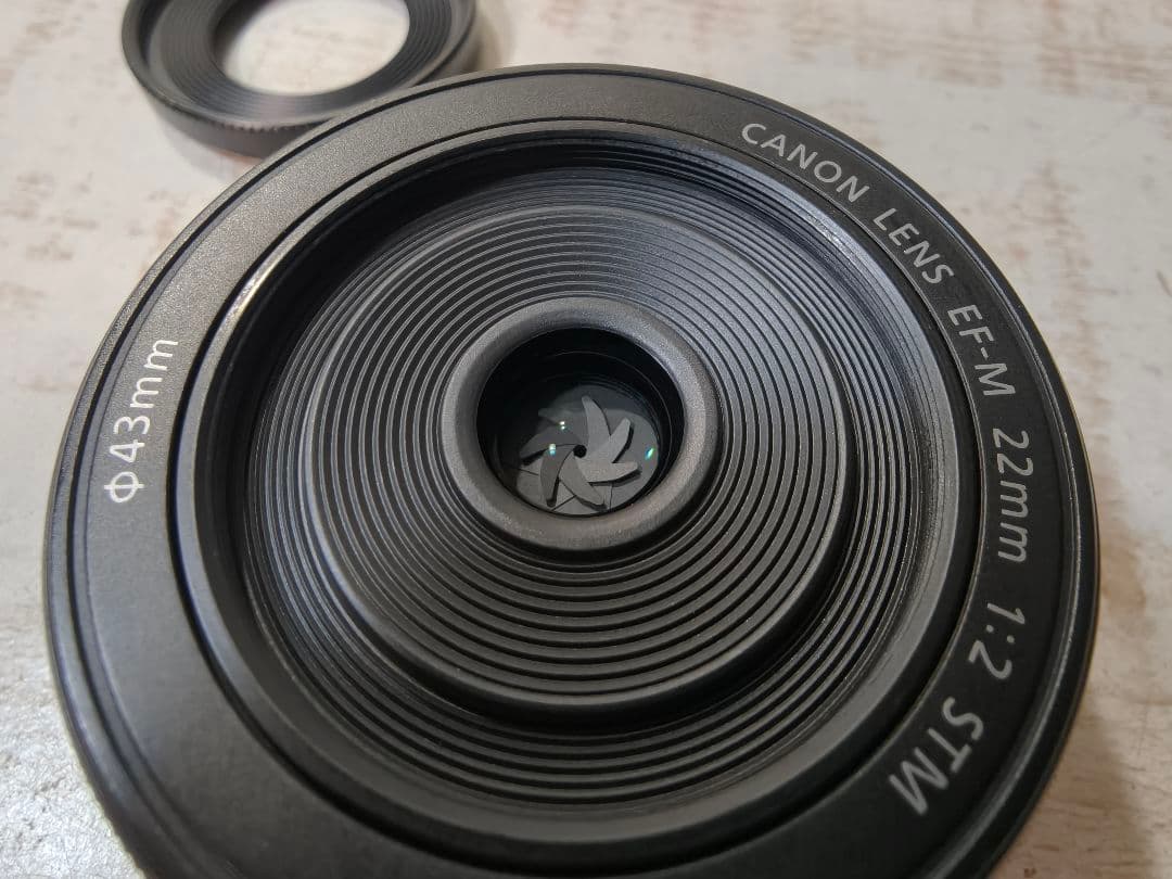 Canon EF-M 22mm f/2 STM レンズ