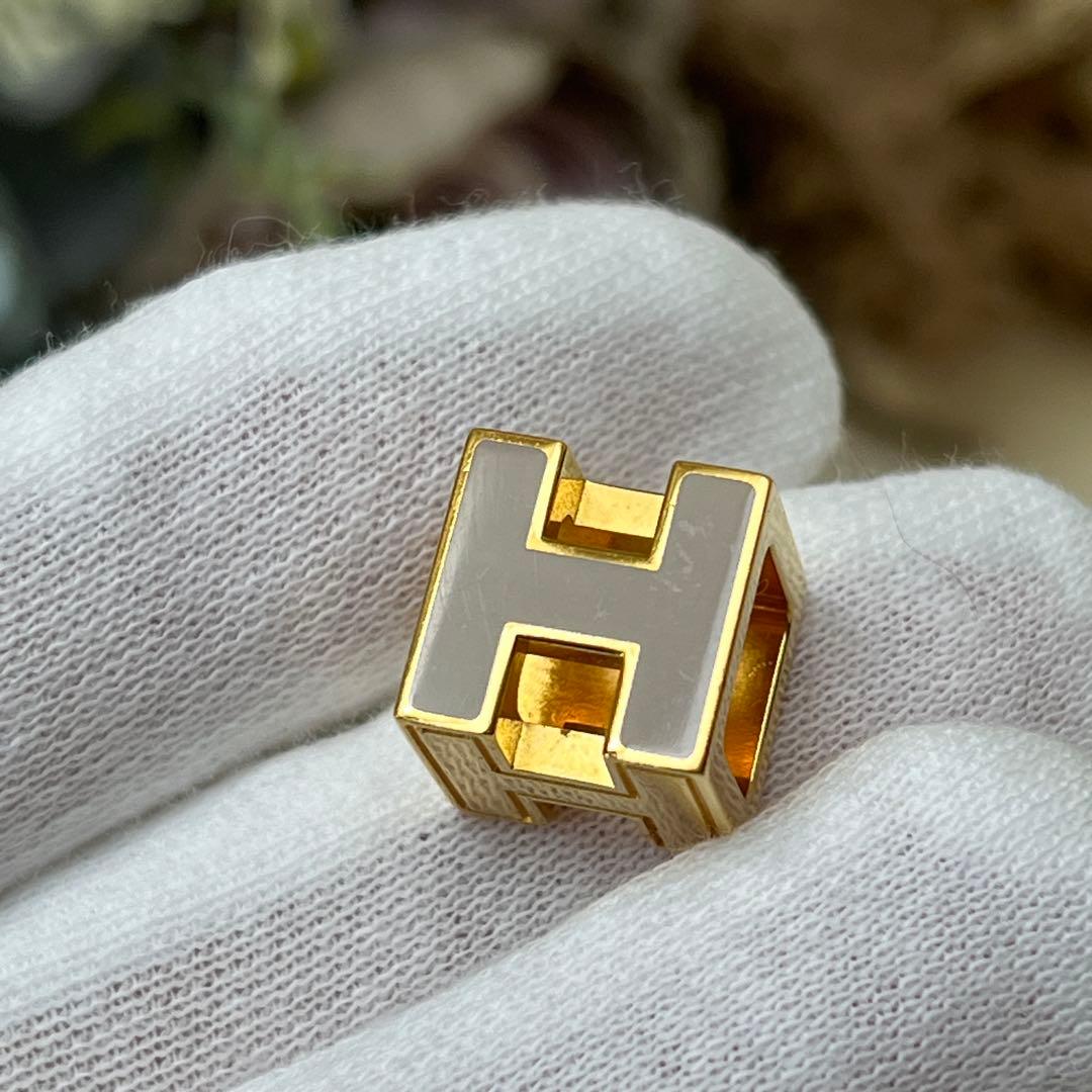 エルメス カージュドアッシュ Hキューブ アイボリー ゴールド ペンダントトップ