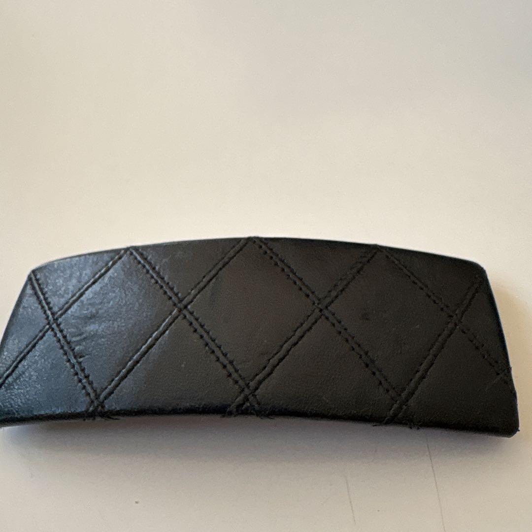 お値引きシャネル　キルティング柄バレッタ