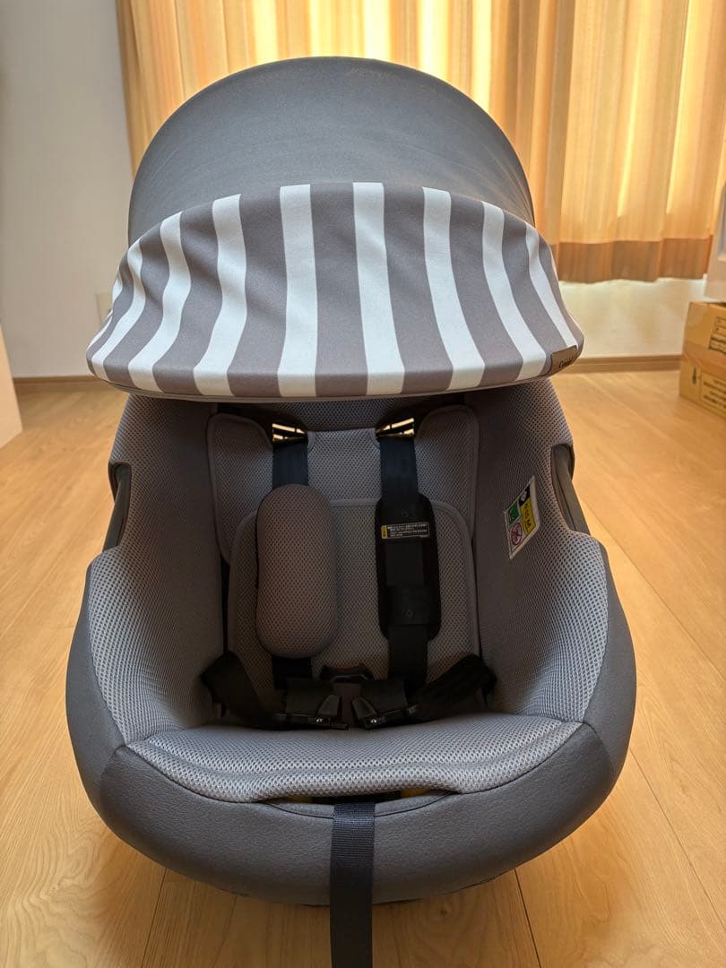 チャイルドシート　Combi THE S シリーズ　エッグショック　ISOFIX