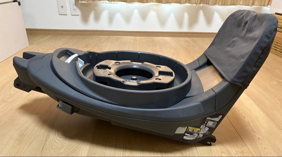 チャイルドシート　Combi THE S シリーズ　エッグショック　ISOFIX