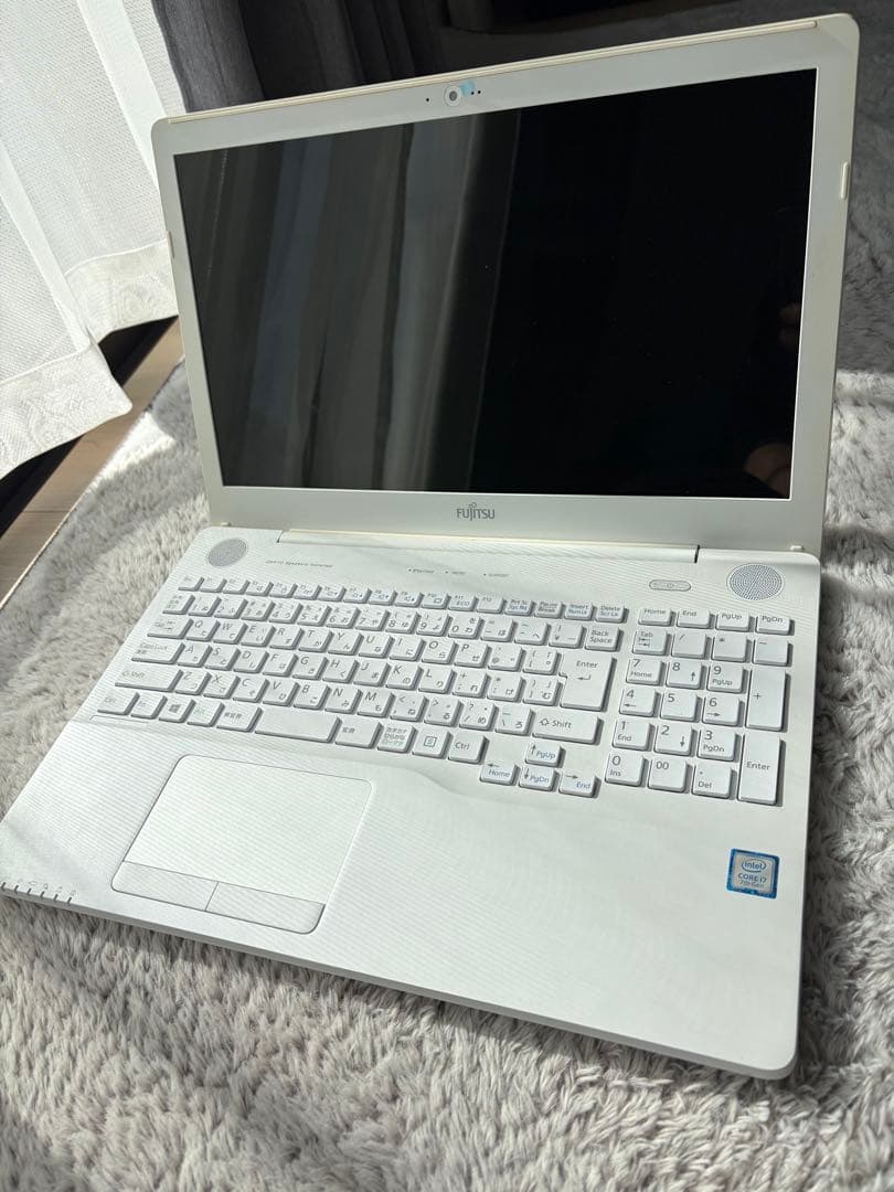 富士通 LIFEBOOK ホワイト ノートPC