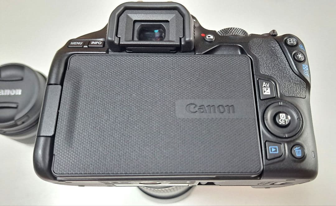 美品Canon デジタル一眼レフカメラ EOS Kiss X10 ダブルズーム