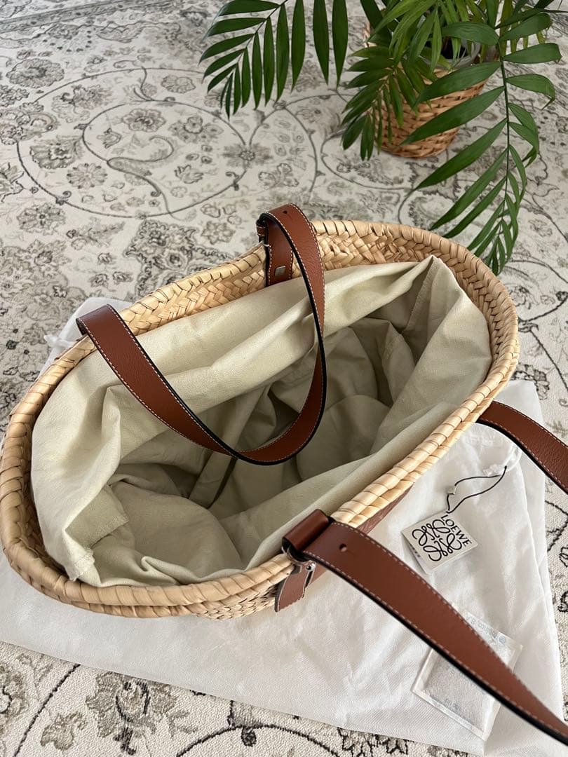 ロエベ　かごバック　ミディアム　美品・定価91,300円→44,444円