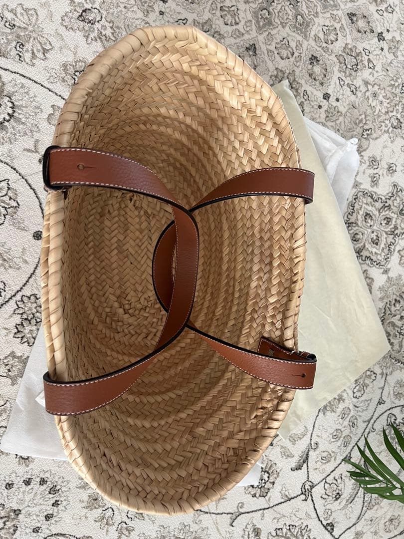 ロエベ　かごバック　ミディアム　美品・定価91,300円→44,444円