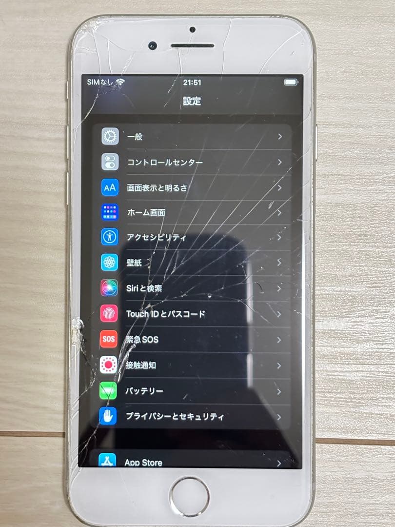 Apple iPhone 8 256GB シルバー 画面ひびあり
