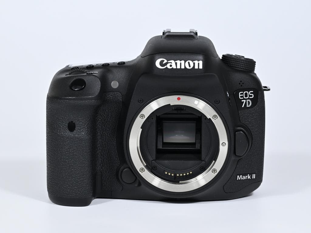 【超美品】キヤノン EOS 7D Mark II ボディ バッテリーグリップ付