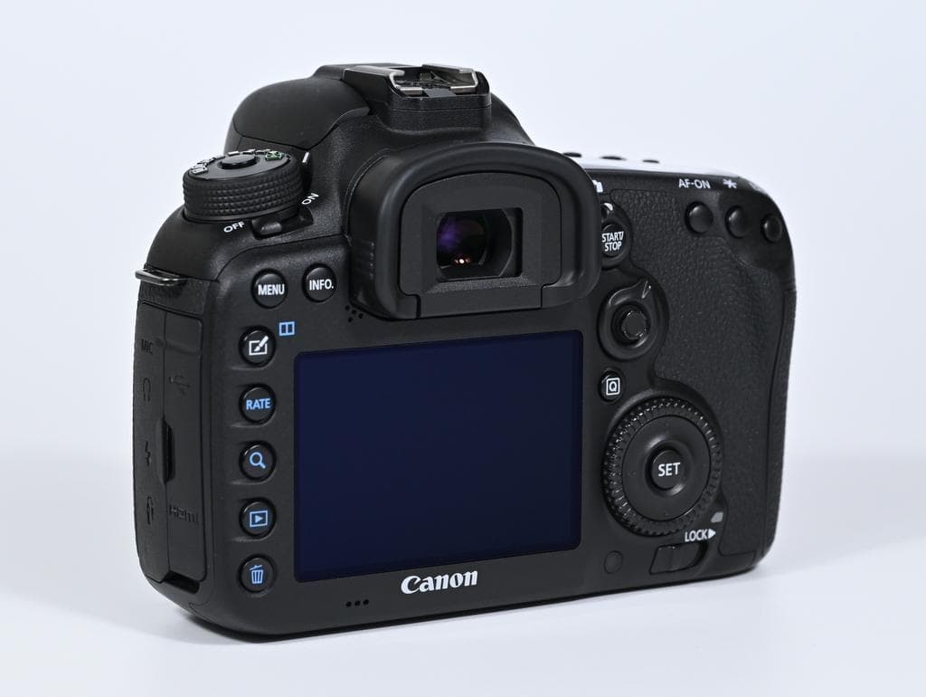 【超美品】キヤノン EOS 7D Mark II ボディ バッテリーグリップ付