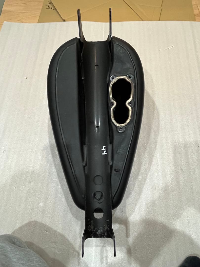 HARLEY-DAVIDSON ハーレーダビッドソン XL883N タンク