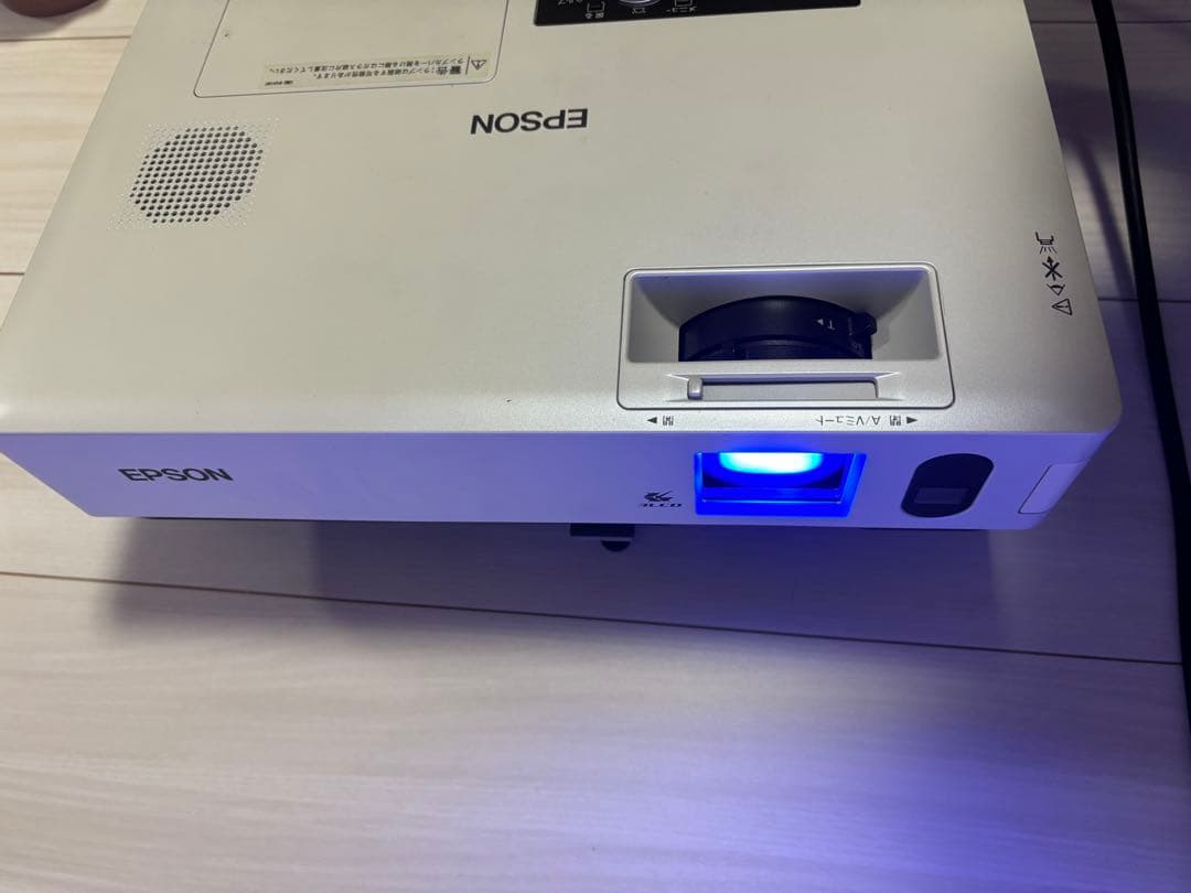 【通電確認済み‼️】EPSON EMP-1825 プロジェクター本体